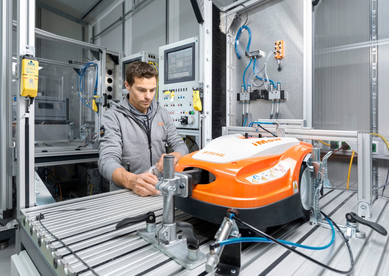 Тестовата зона на iMOW на покрива на STIHL Tirol обхваща площ от 3000 квадратни метра.